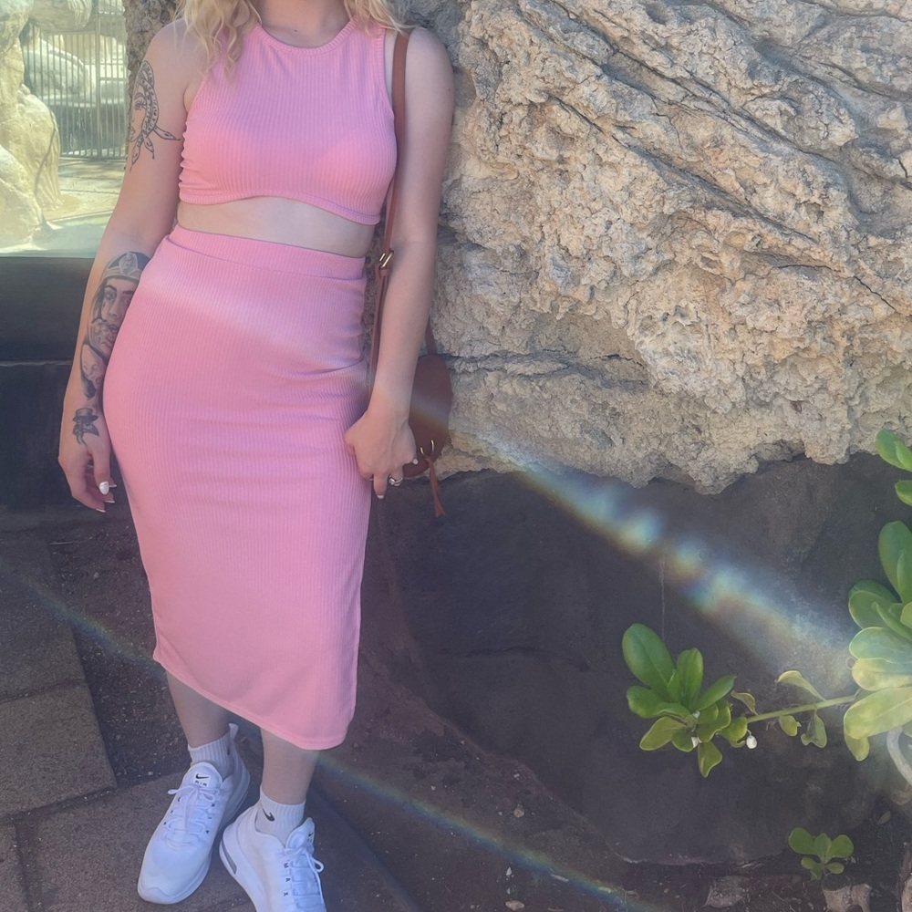 Pink two piece set - Picture 4 of 4